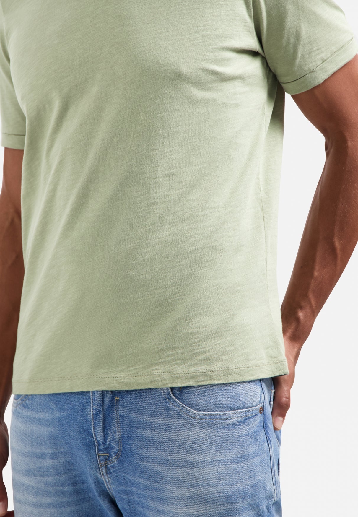 Slub-T-Shirt mit Rundhalsausschnitt | LIGHT MOSS