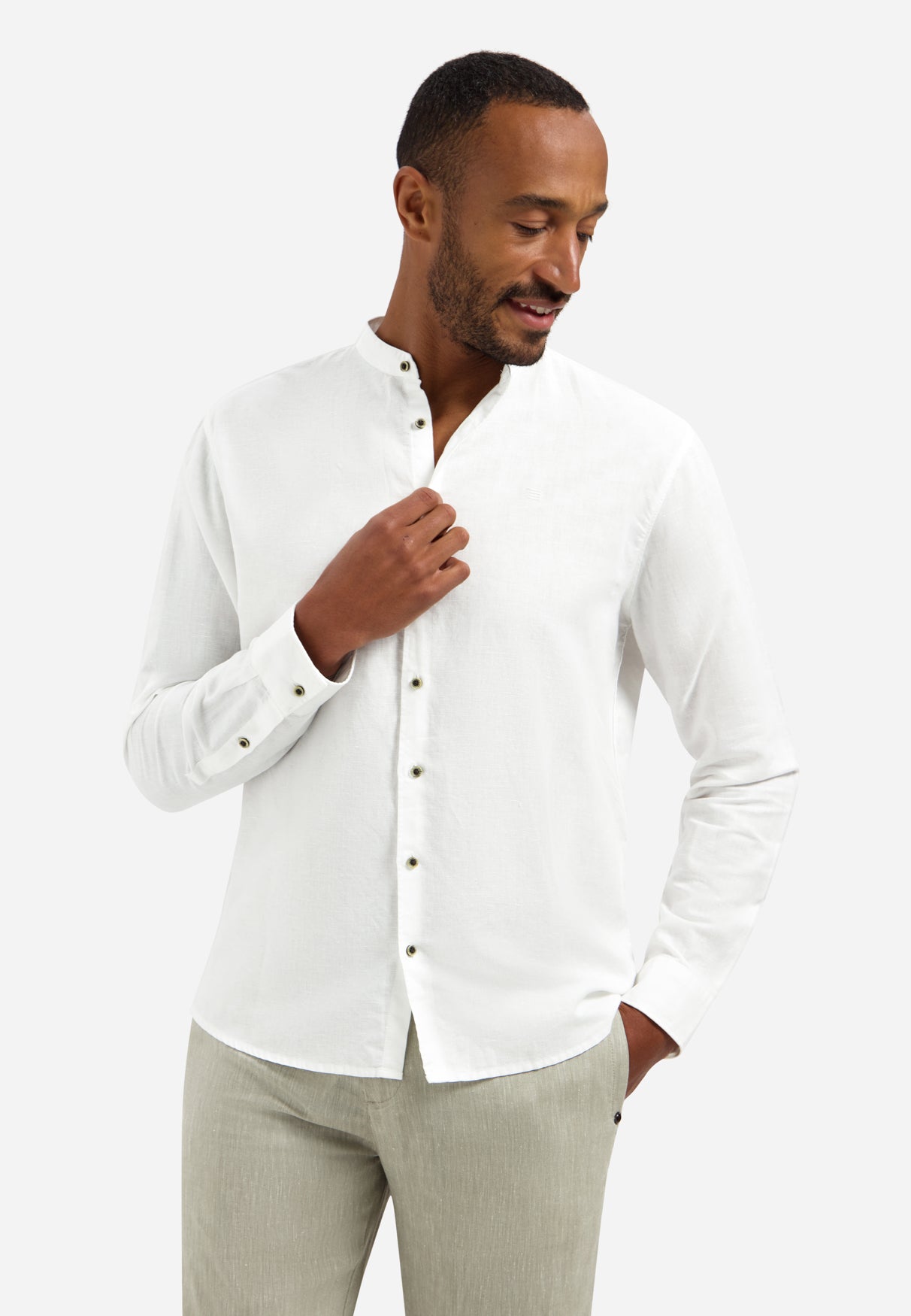 Hemd aus Leinenmischung mit Stehkragen | White
