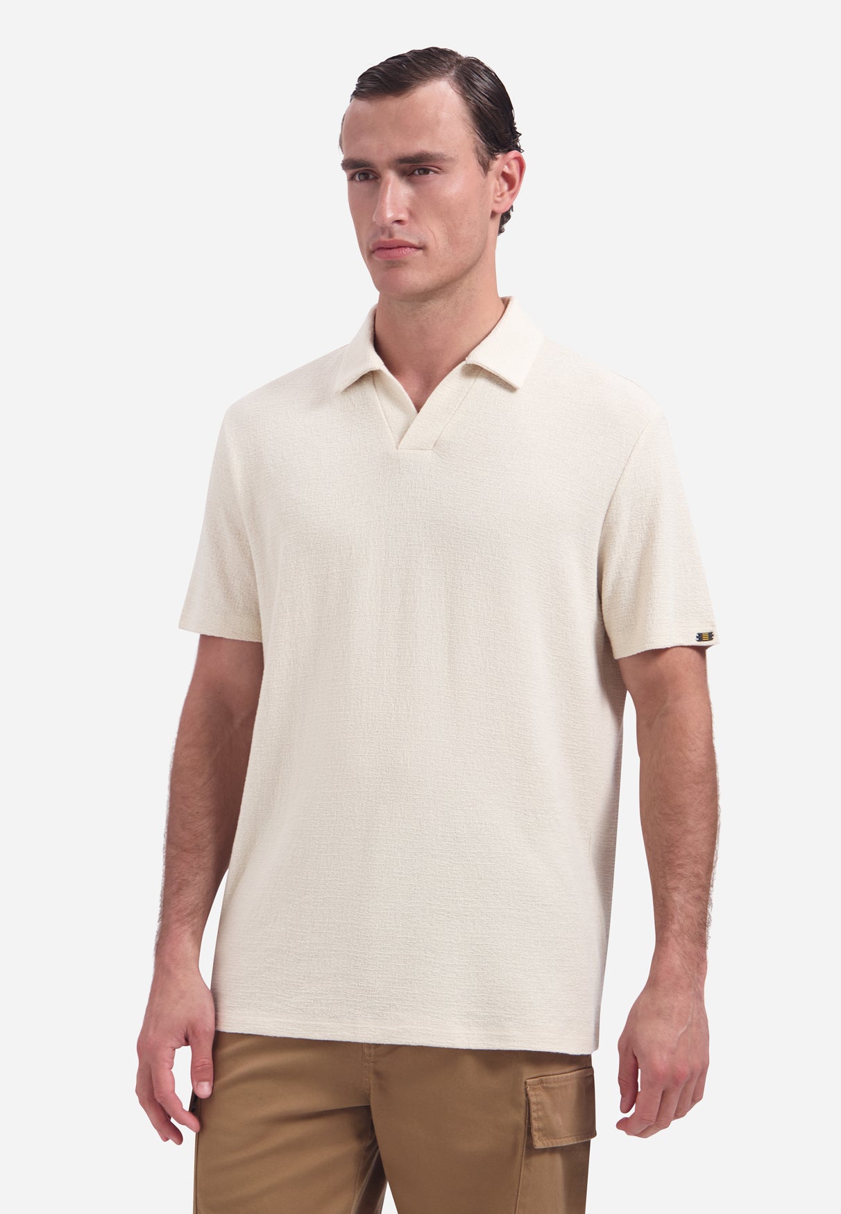 Short-sleeve textured V-neck polo | Stone