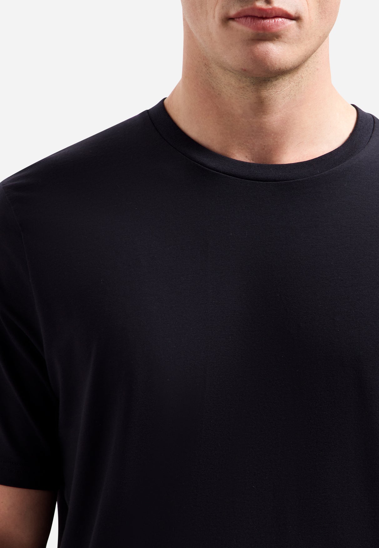 Timeless Basics Basic T-shirt | Black