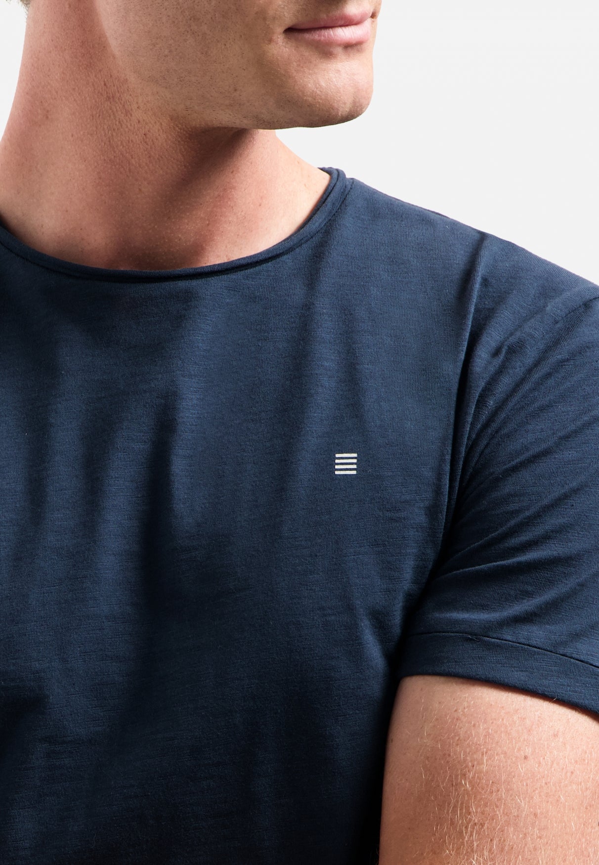 Zeitlose Basics T-Shirt mit Rundhalsausschnitt | Night