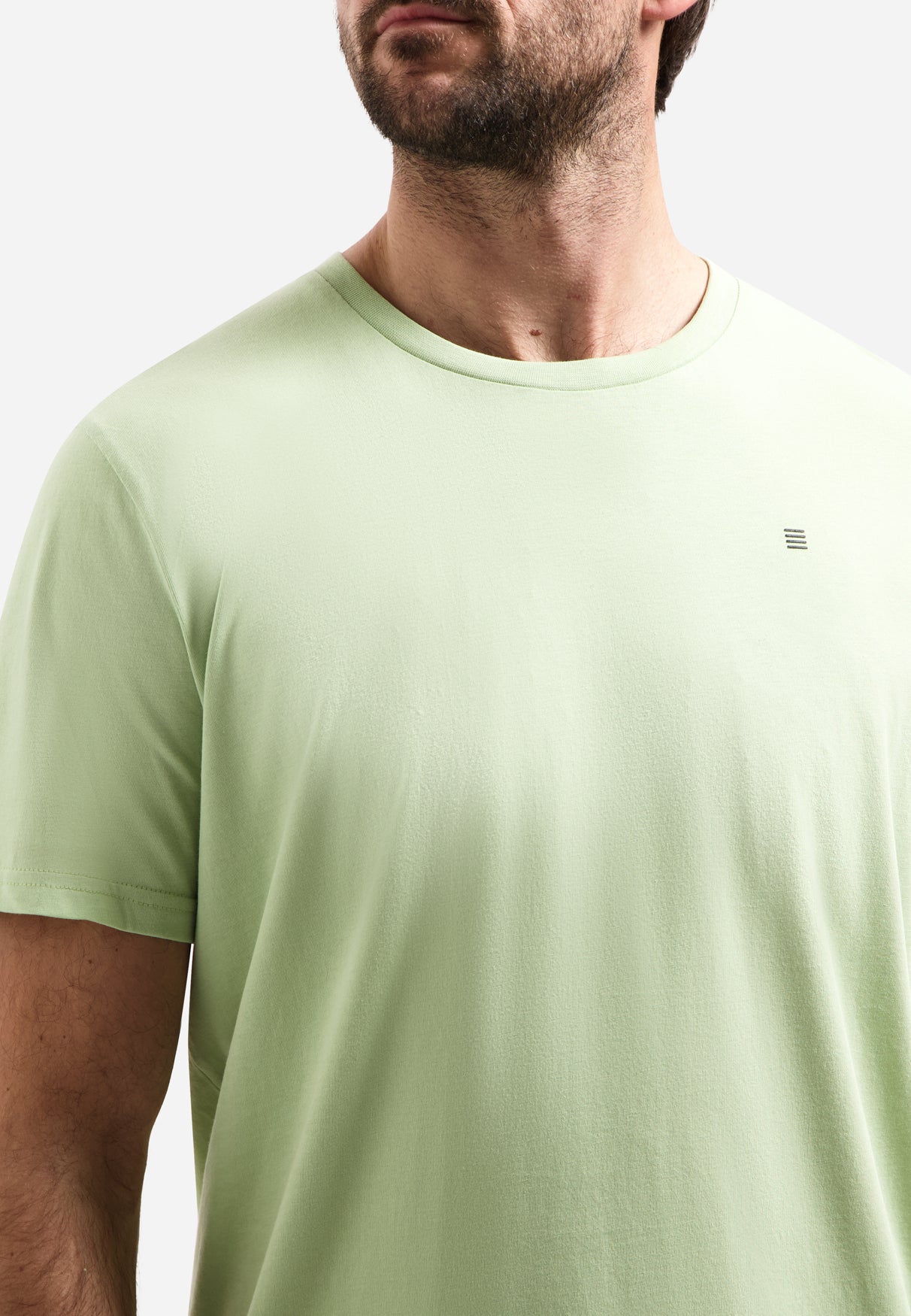 Basic plain T-shirt with round neck. | Green