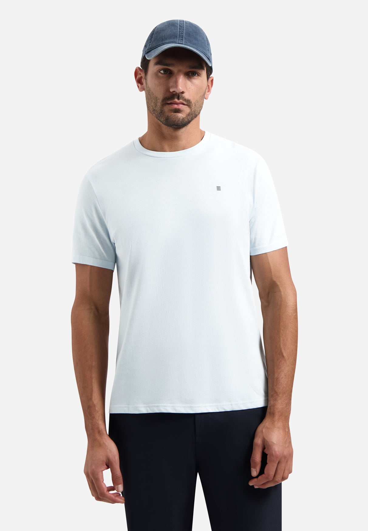 Einfarbiges Basic-T-Shirt mit Rundhalsausschnitt. | Sky