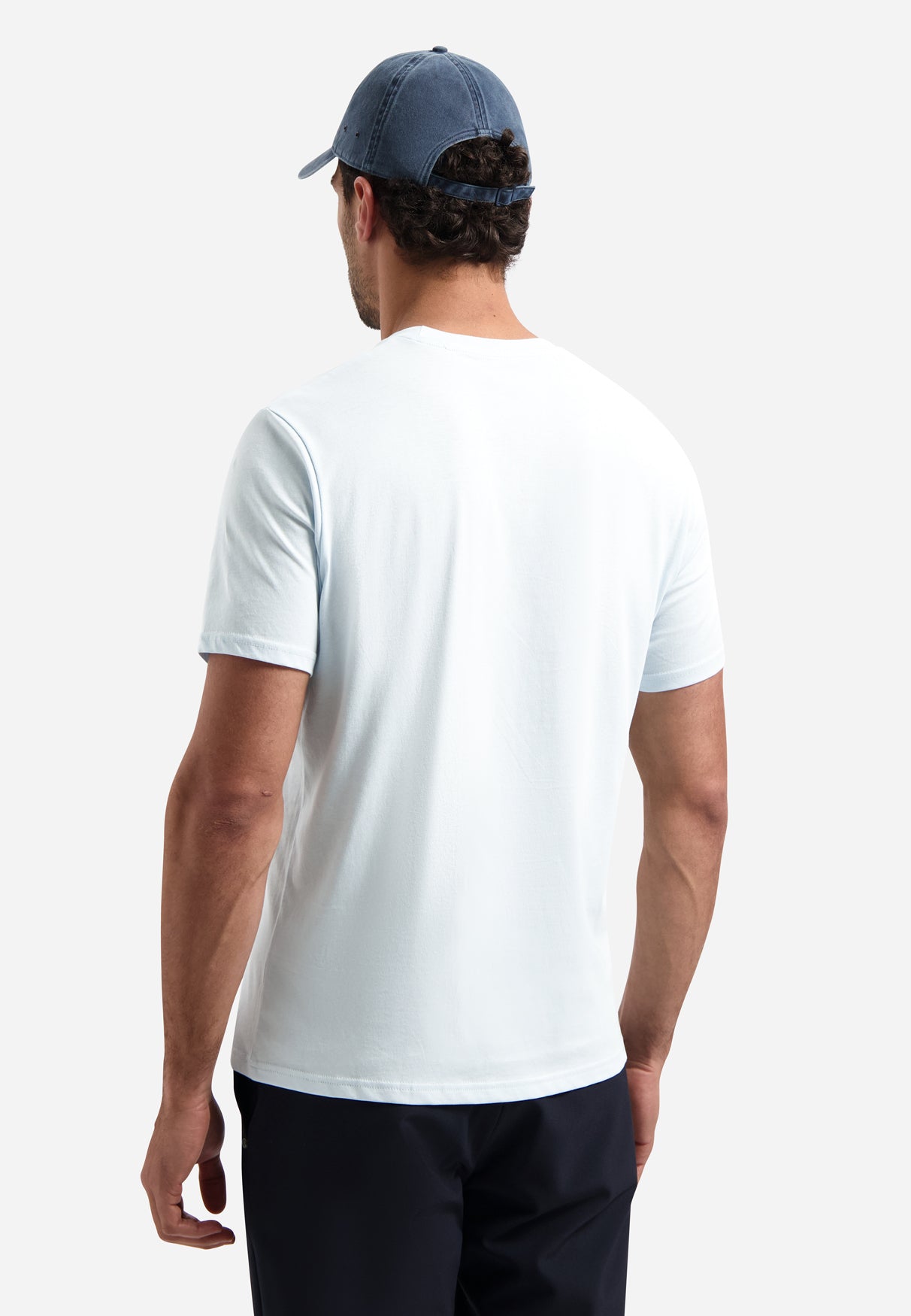 Einfarbiges Basic-T-Shirt mit Rundhalsausschnitt. | Sky