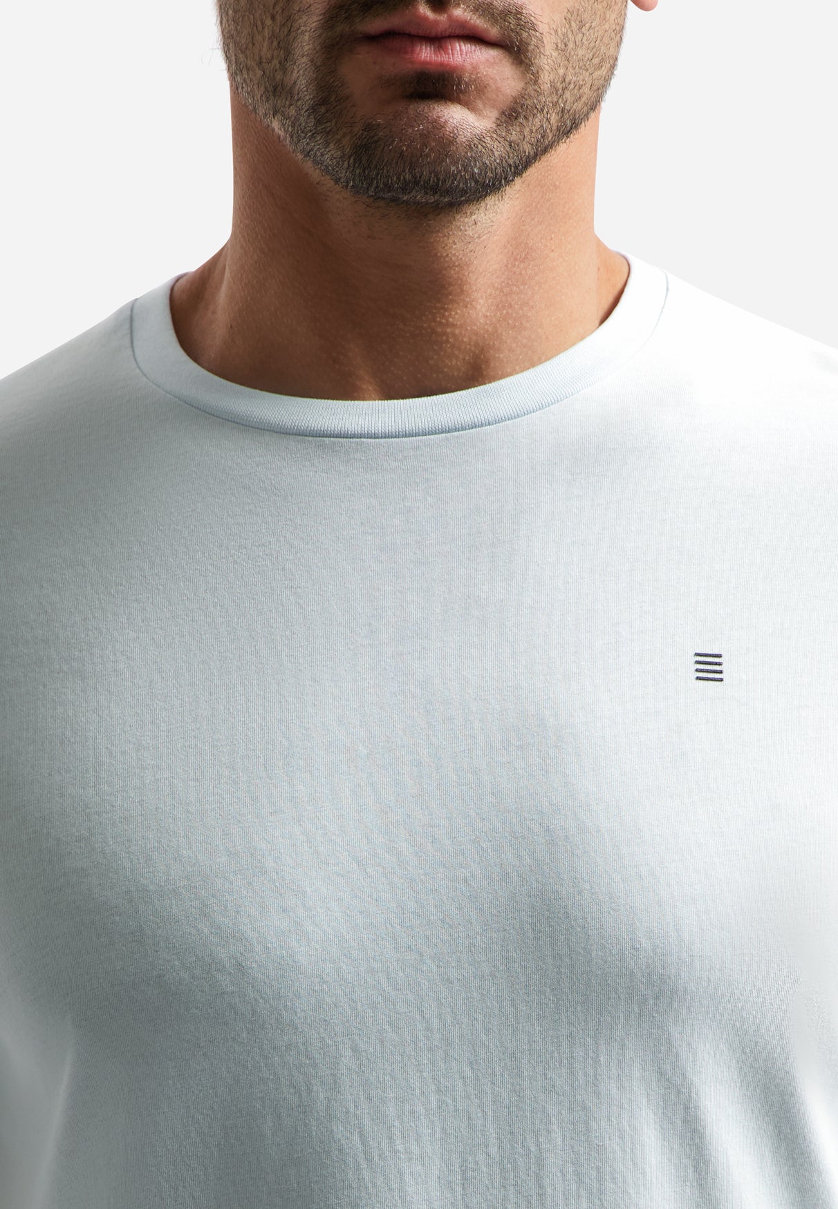 Einfarbiges Basic-T-Shirt mit Rundhalsausschnitt. | Sky