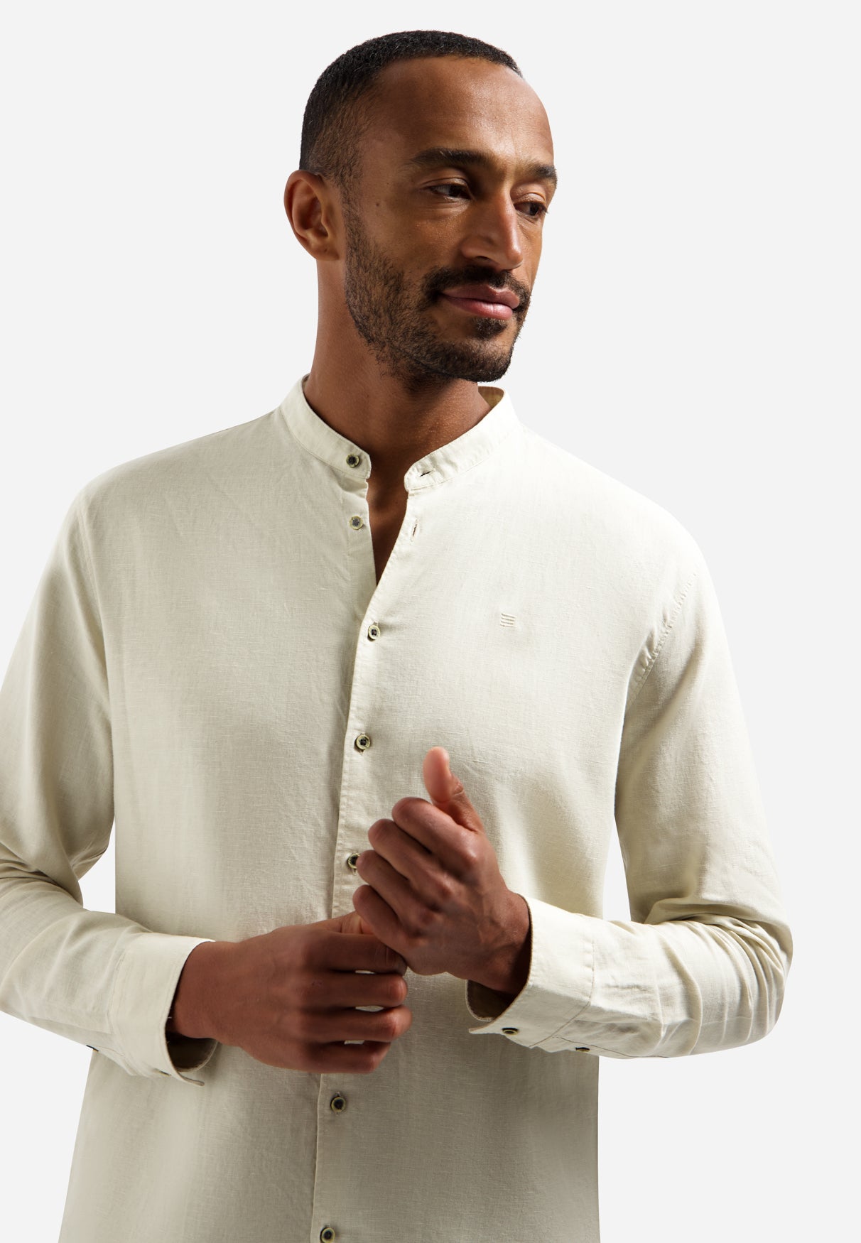 Linen-blend shirt with a stand-up collar. | Desert