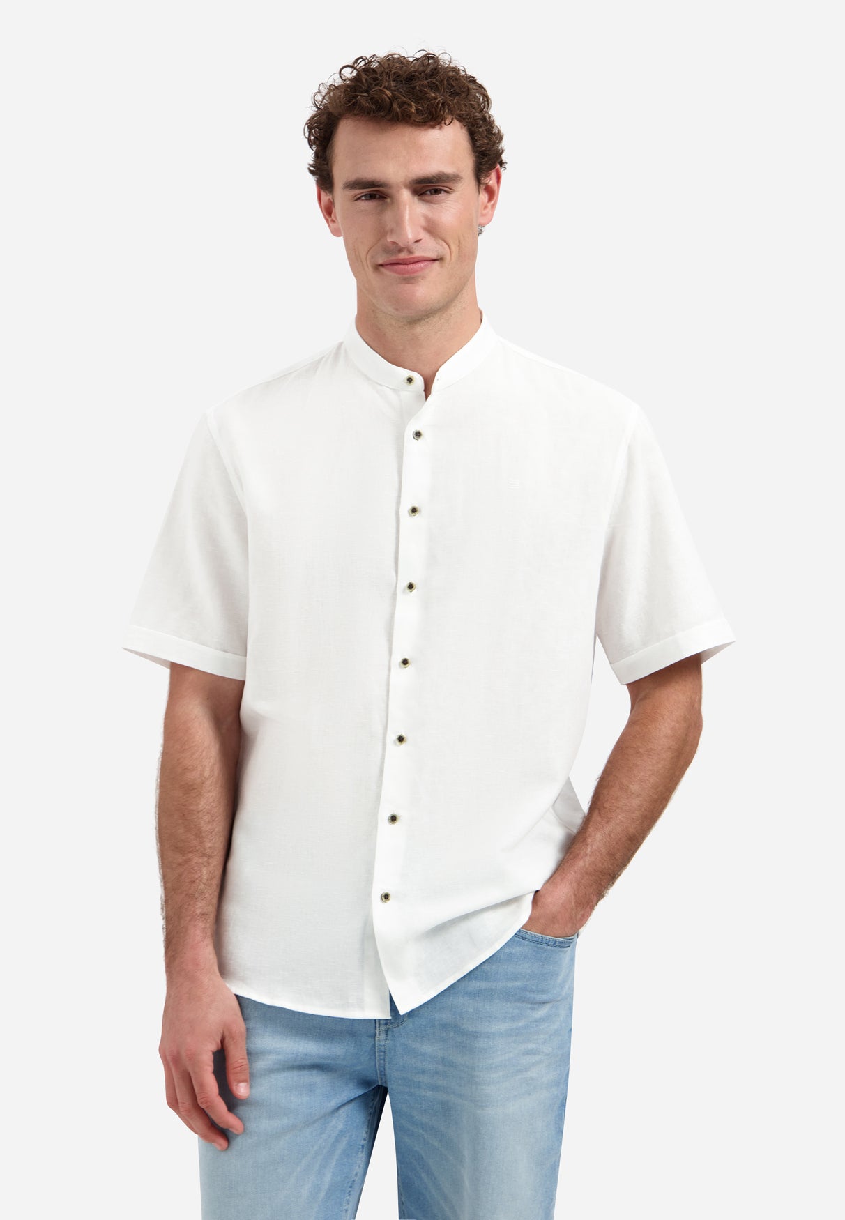 Linen blend shirt with short sleeves and a stand-up collar | White