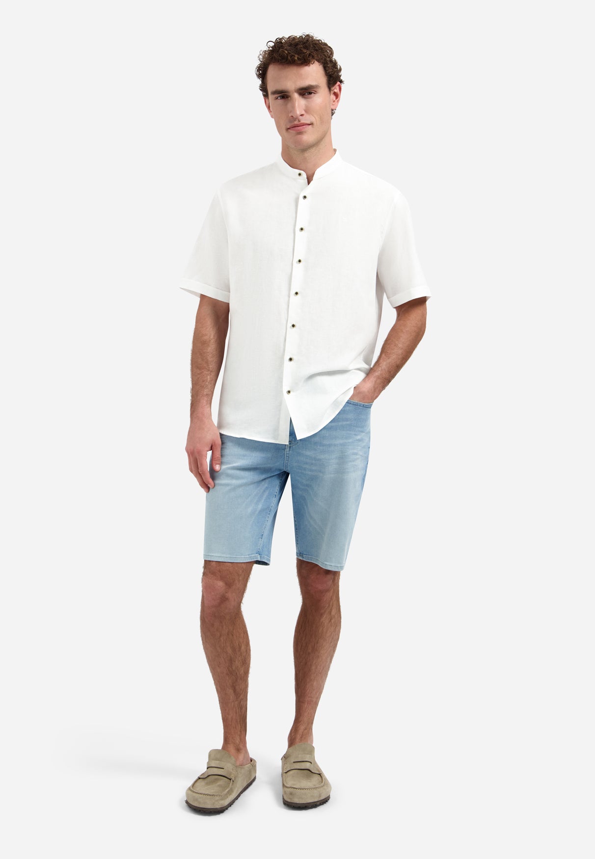 Linen blend shirt with short sleeves and a stand-up collar | White