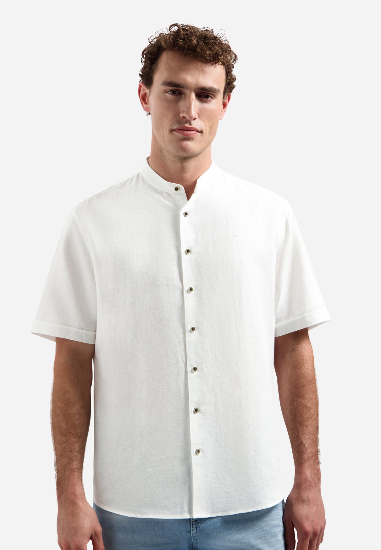Linen blend shirt with short sleeves and a stand-up collar | White