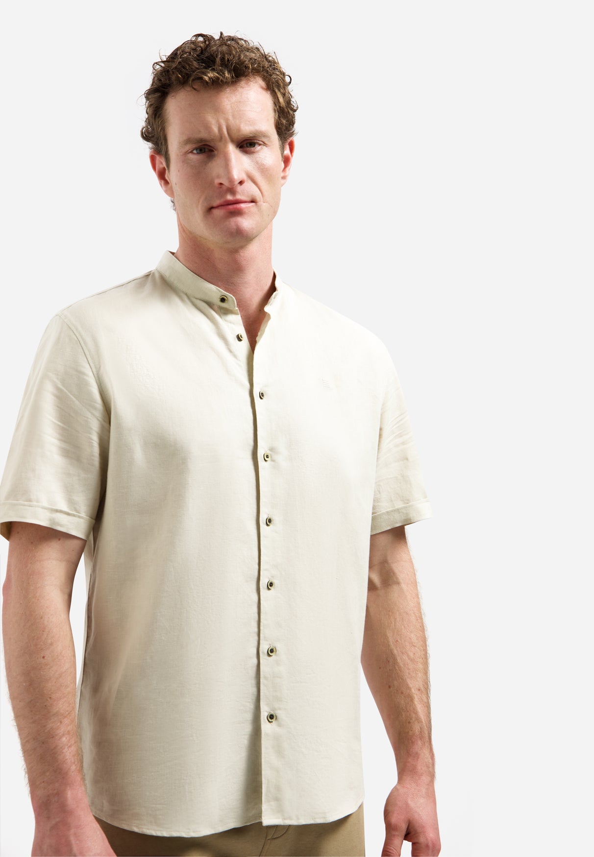 Hemd aus Leinenmischung mit kurzen Ärmeln und Stehkragen | Desert