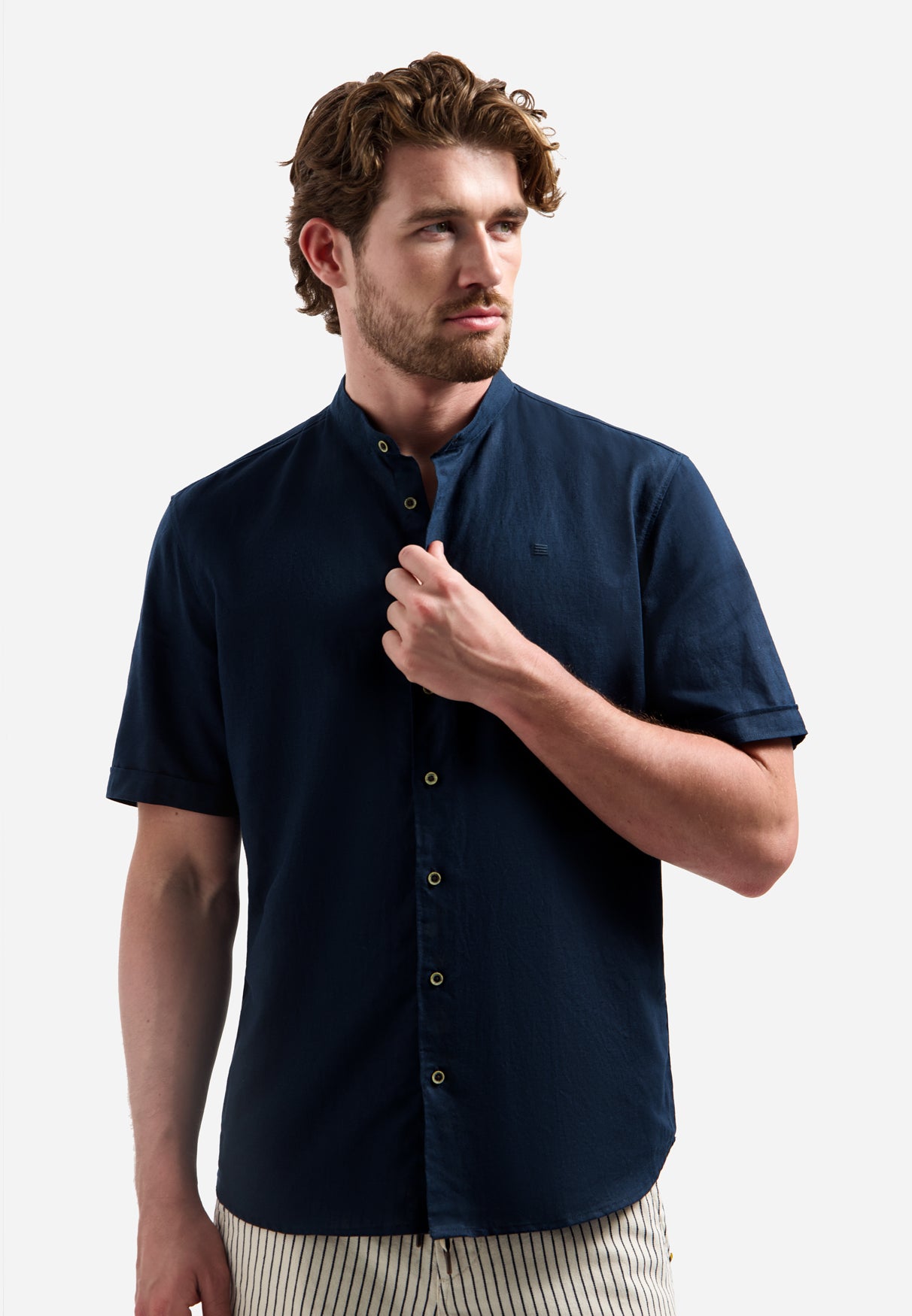 Linen blend shirt with short sleeves and a stand-up collar | Night