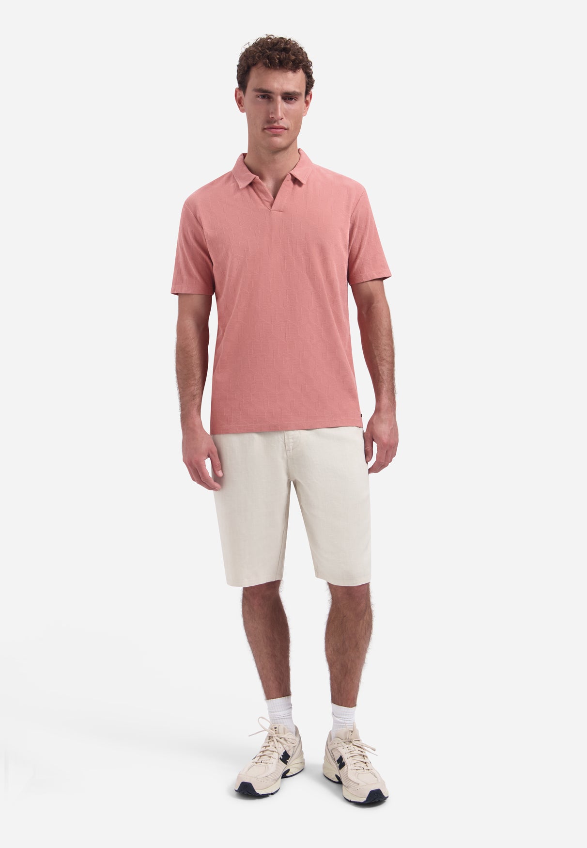 Short-sleeve V-neck polo with jacquard print | Coral