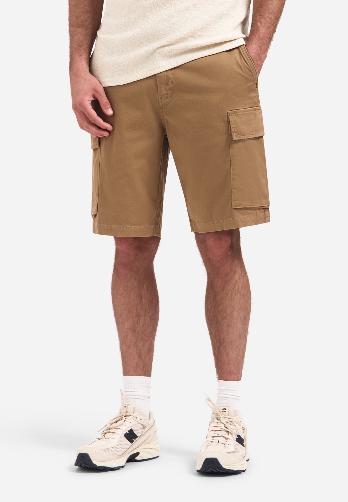 Cargo shorts with side pockets | Sand